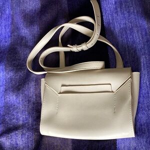 NWOT Rare Dream control small crossbody bag